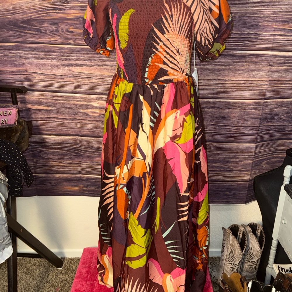 Vibrant Leaf Print Maxi Dress